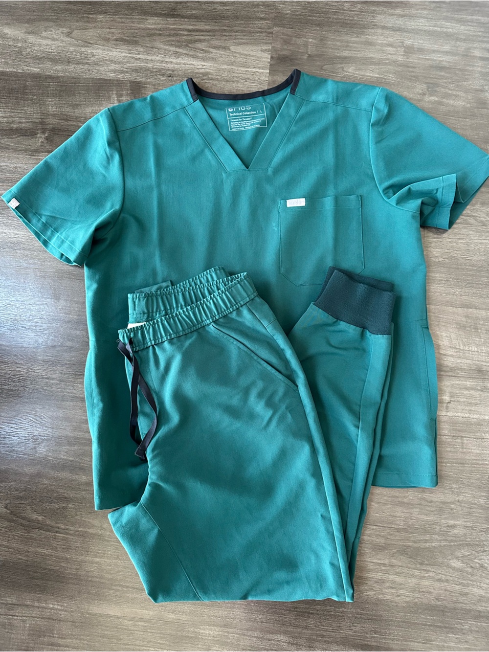 FIGS Men's Forest Green V-Neck Scrub Top and Jogger Set